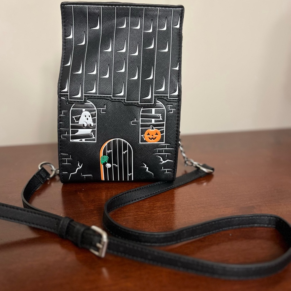 Mad Engine haunted house Halloween purse - Picture 2 of 9